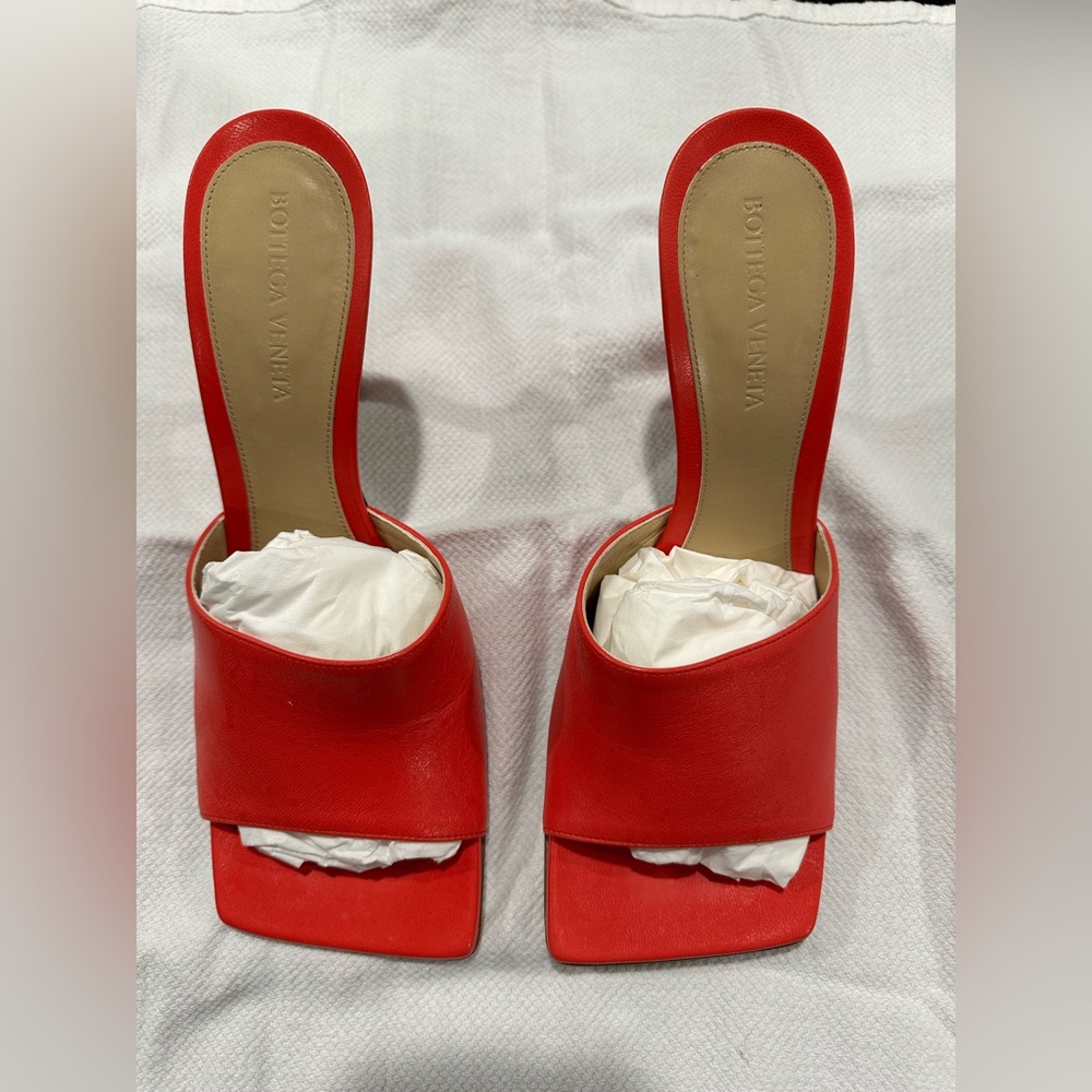 Bottega Venetta heeled sandals for sale! Shoes are in good condition.